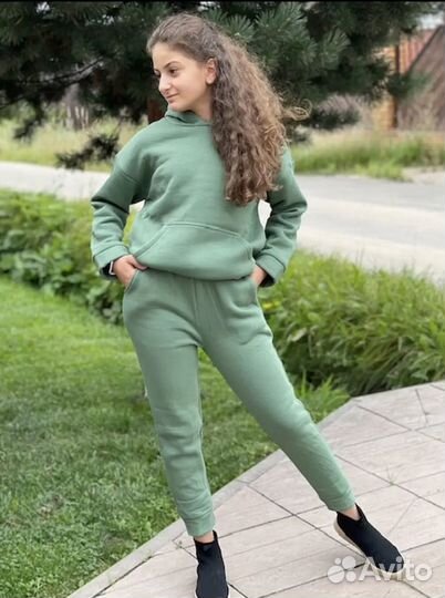 Спортивный костюм для девочки 146 152