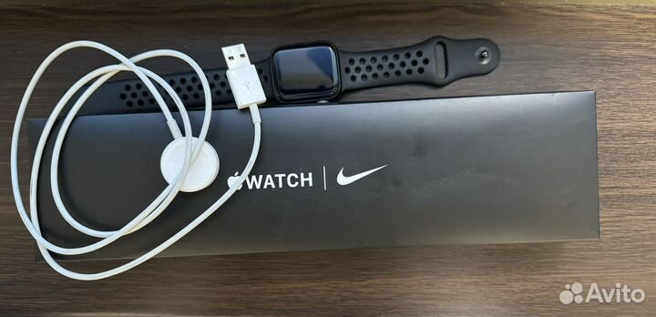 Часы apple watch se 40 mm nike