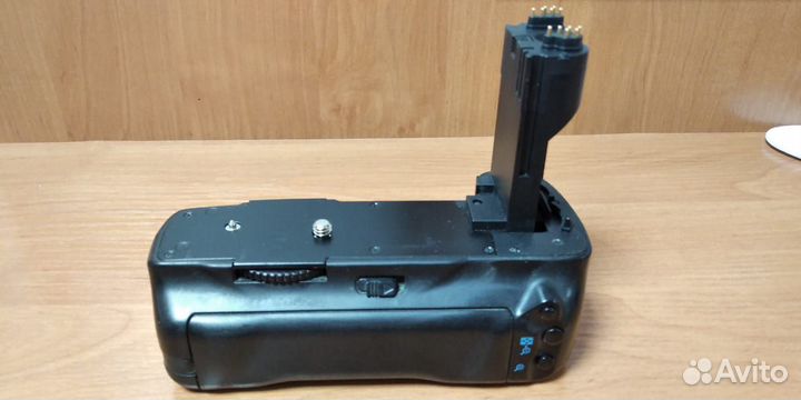 Батарейный блок - рукоятка. Для Canon 5 D M2