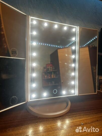 Зеркало с подсветкой настольное