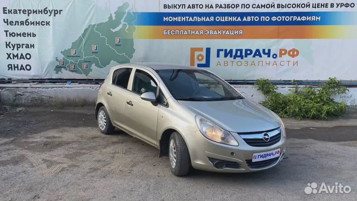 Стекло двери задней левой (форточка) Opel Corsa D