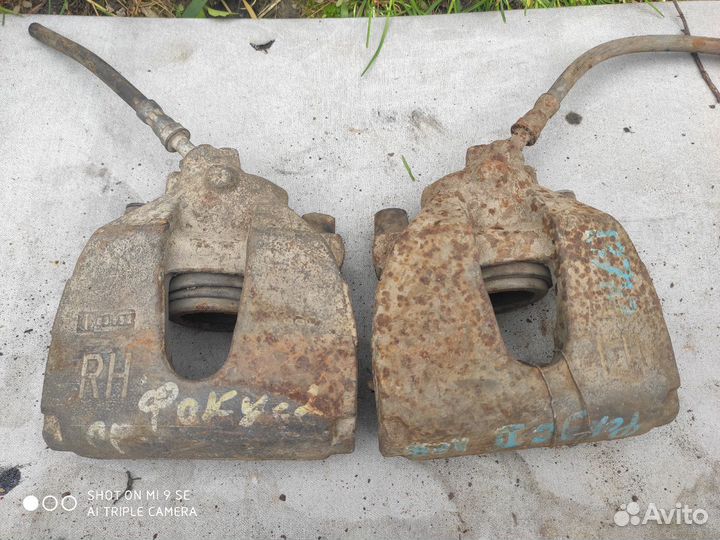 Суппорт тормозной передний Ford Focus 2