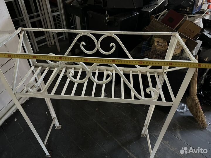 Кованная подставка для цветов уличная