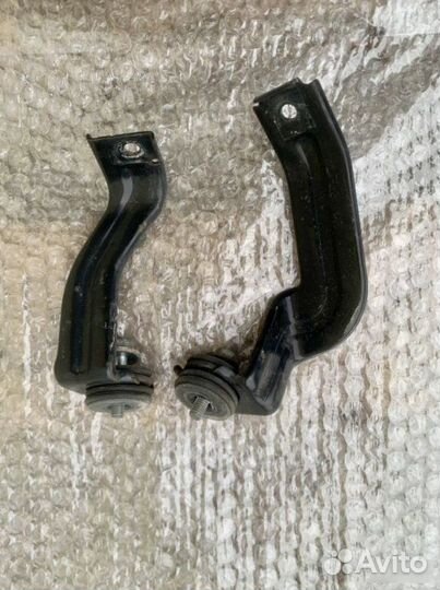 Крепление радиатора кондиционера Honda Civic 8 FD