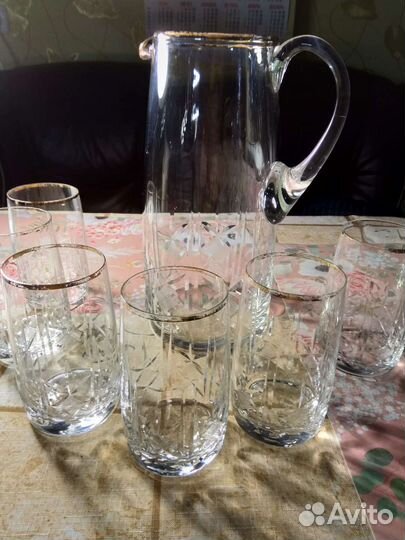 Хрустальный кувшин со стаканами