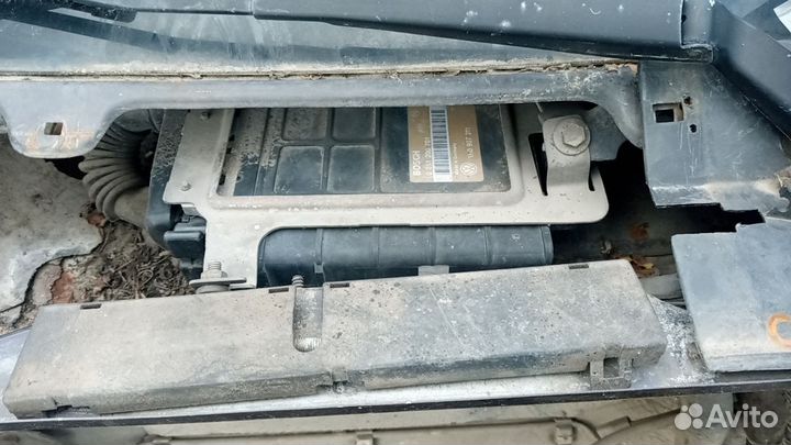 Блок управления двигателем Volkswagen Golf