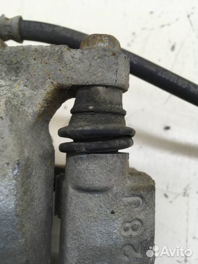 Б/У Б/У Суппорт передний левый 4775033311 toyota