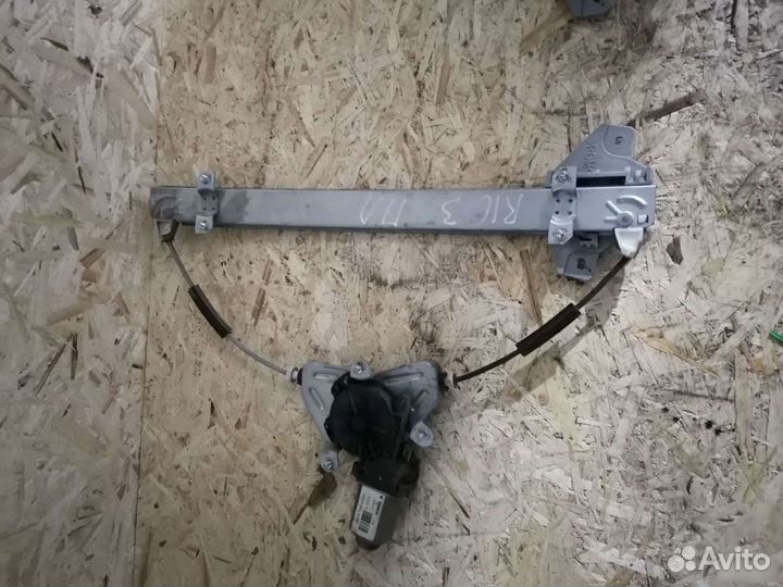 Стеклоподьемник передний Киа Рио 3