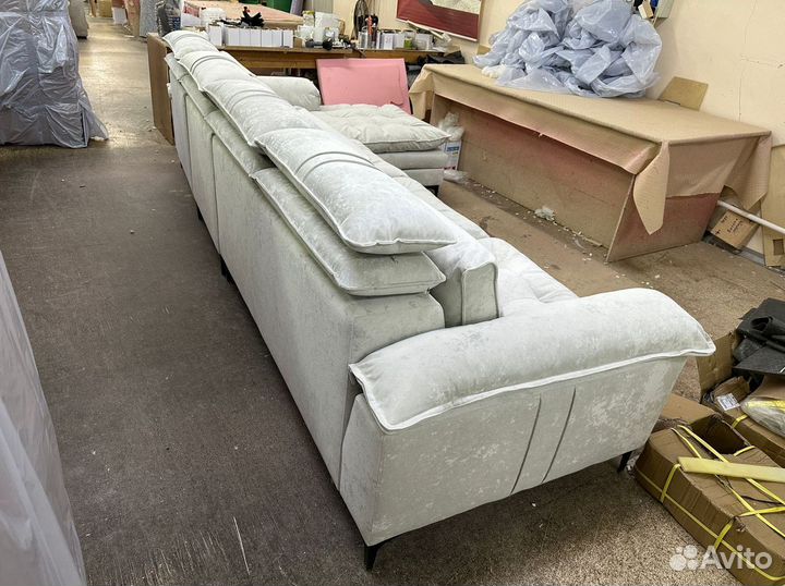 Дизайнерский угловой диван с пуфом