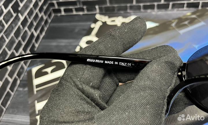 Солнцезащитные очки женские miu miu