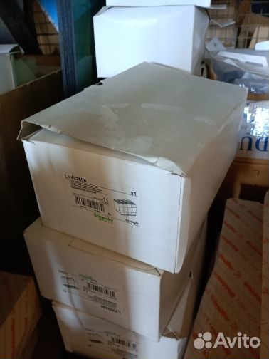 Schneider Electric LV432596 1 длин.клем.загл