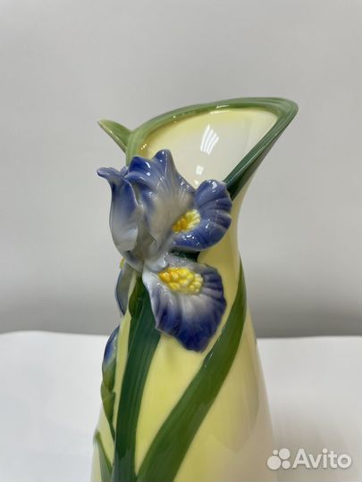 Ваза с ирисами, винтаж