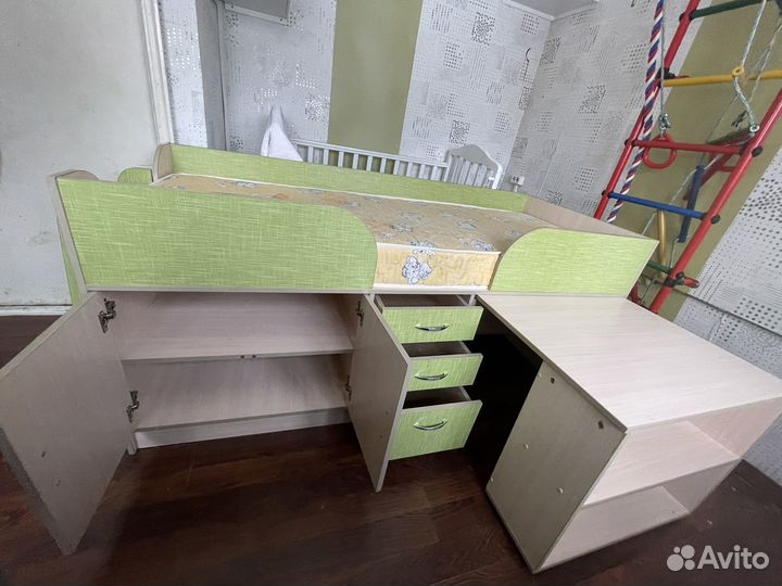 Детская кровать чердак со столом