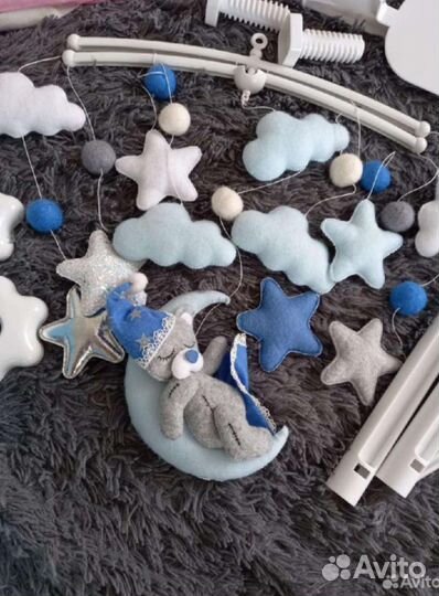 Музыкальный мобиль на кроватку