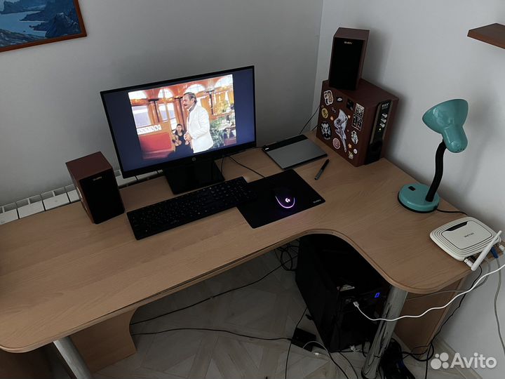 Угловой письменный стол