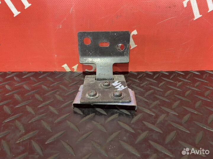 Петля крышки инструментального ящика Renault T