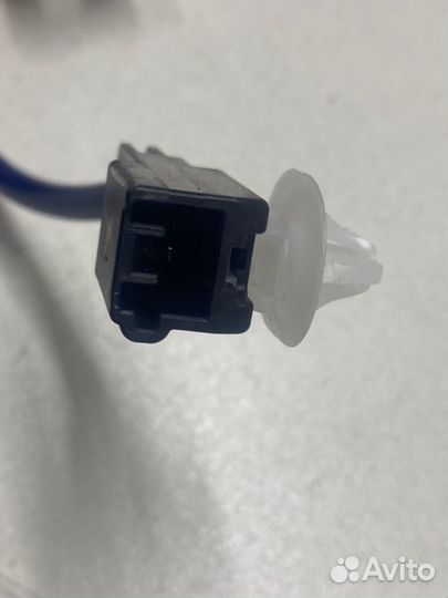 Кнопка открывание багажника задняя Toyota Camry