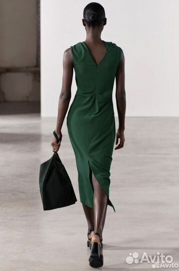 Платье zara зеленое миди