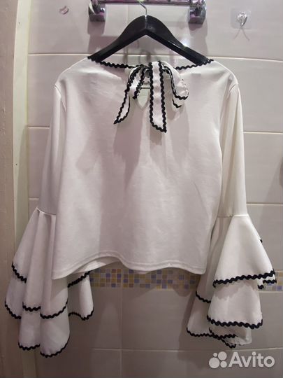 Кофта в стиле Lolita с рукавами с оборками