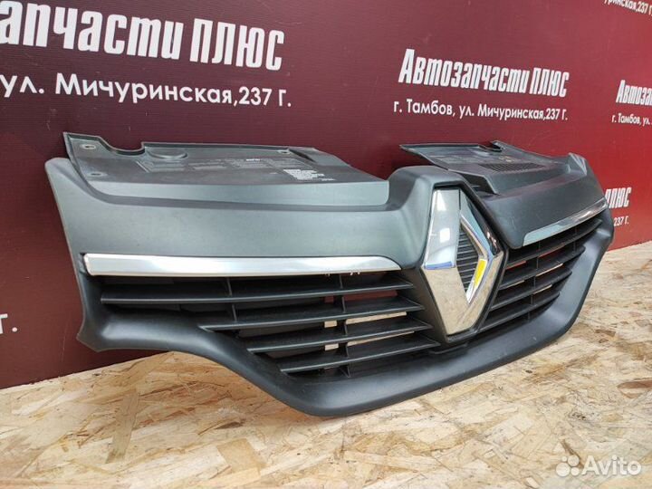 Решетка радиатора Renault Logan