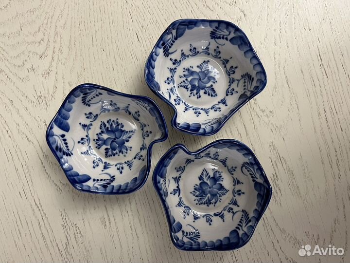 Фарфоровая посуда гжель: три вазочки, новые