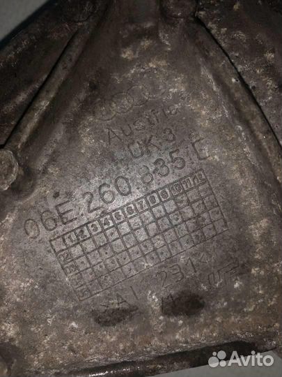 Кронштейн компрессора кондиционера 06E260835C