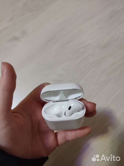 Apple airpods 2 правый наушник + кейс
