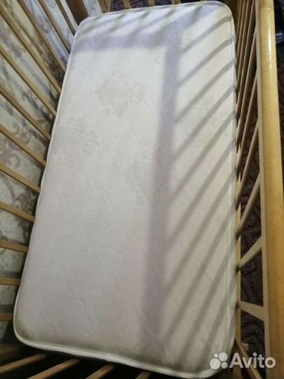 Детская кроватка с маятником до 3 лет