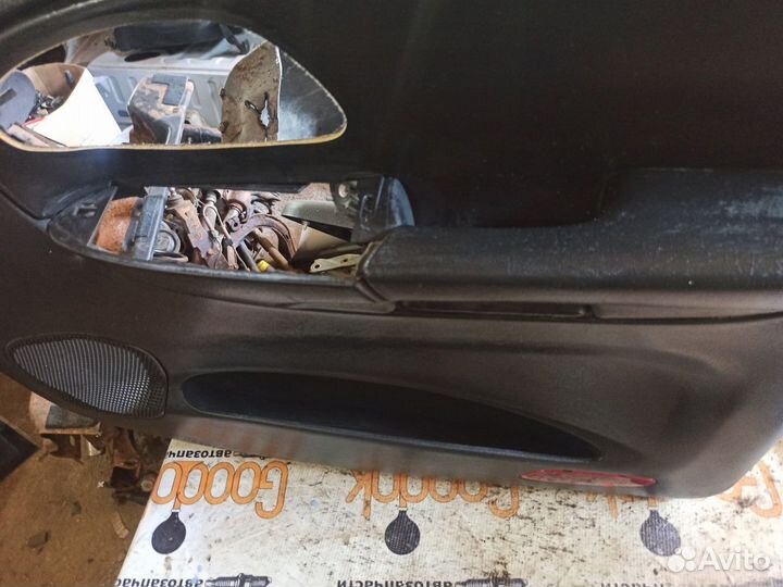 Обшивка двери Chevrolet Trailblazer GMT360