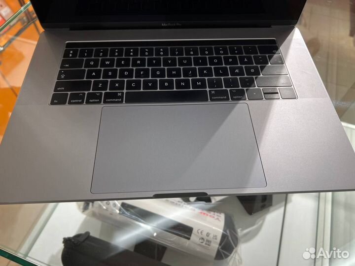Apple MacBook Pro 15 Touch Bar (i7, 2017)