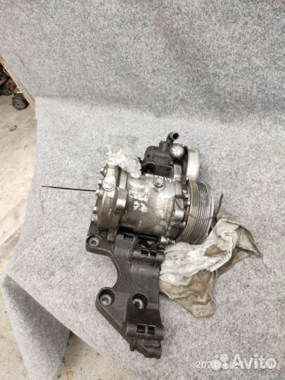 Компрессор кондиционера передний Volkswagen