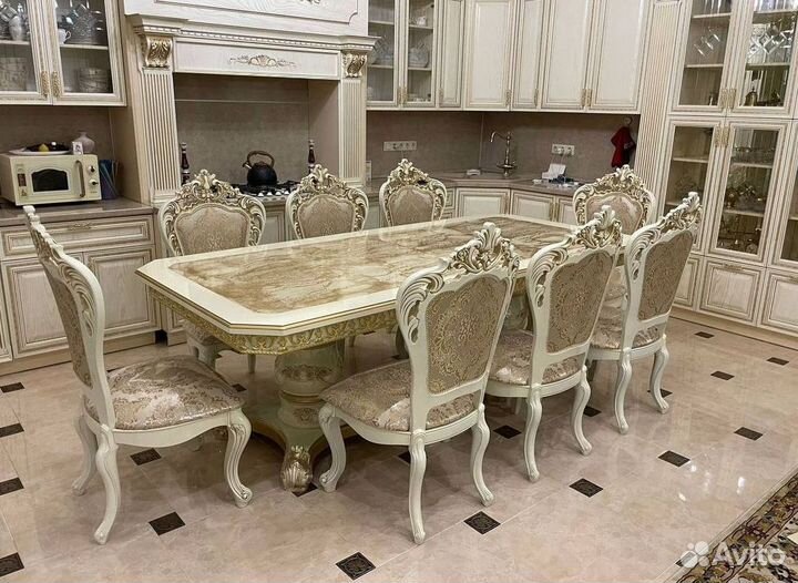 Кухонный стол и стулья комплект