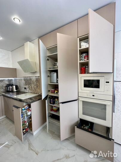 Кухня на заказ с доводчиками в Челябинске