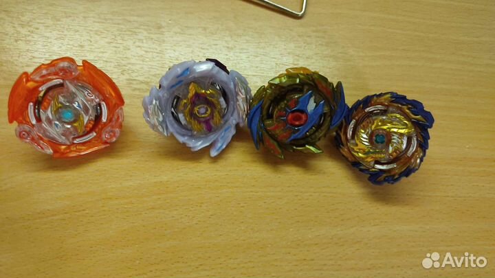 Продажа 4 Bey blade burst