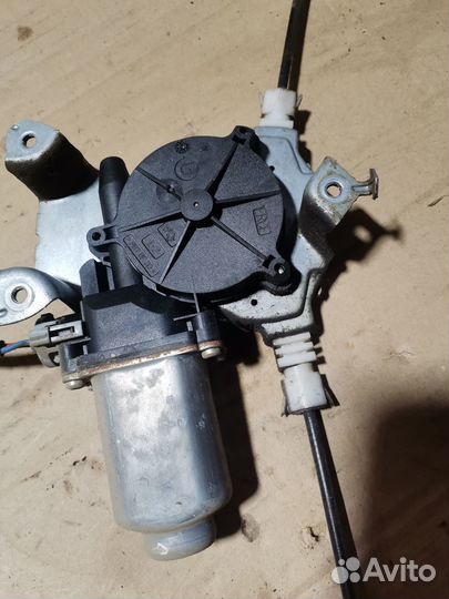 Стеклоподъемник передний левый Nissan Almera Tino