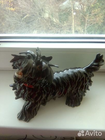 Фарфоровая собака