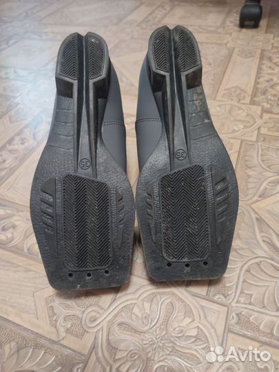 Лыжные ботинки 35 р