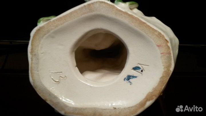 Фарфоровая статуэтка 