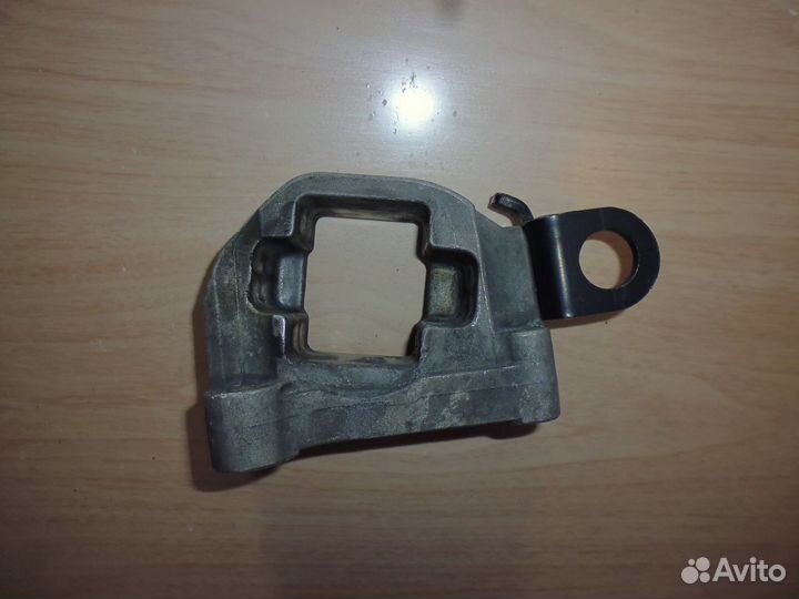 Опора двигателя Volvo XC90, V70, S80, XC70 Cross