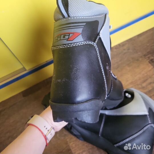 Лыжные ботинки