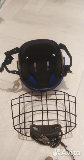 Хоккейный шлем