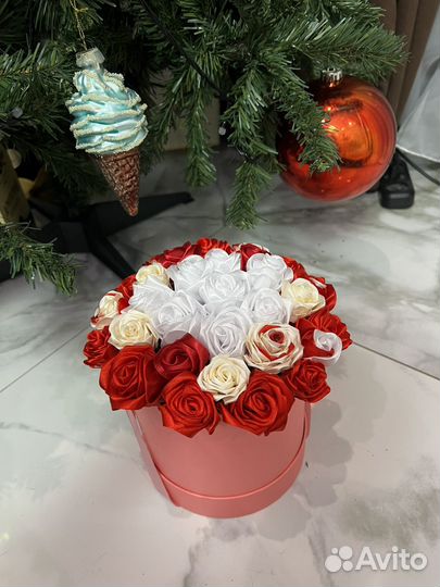 Букет из атласных роз