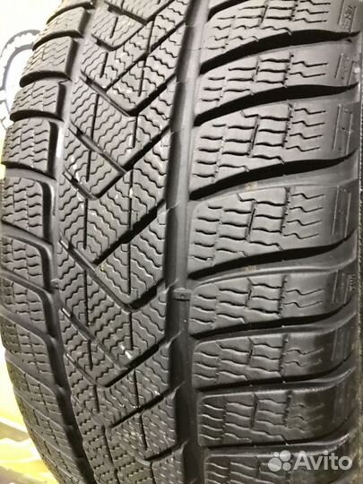Pirelli Winter Sottozero 3 235/45 R18