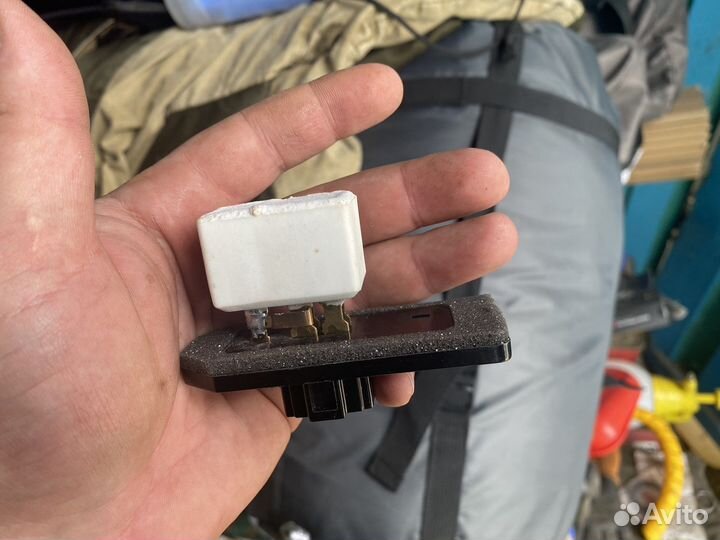 Резистор (реостат) печки Hino