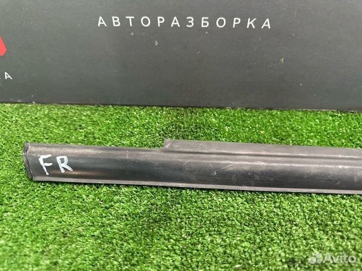 Уплотнитель стекла наружный (Бархотка) передний