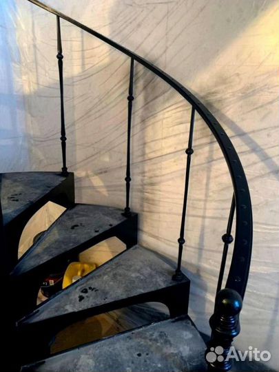 Лестничные перила кованные с монтажем