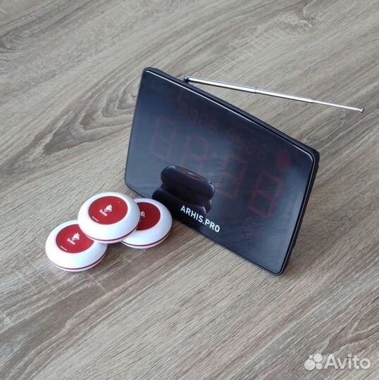 Кнпока вызова официанта и табло отображения вызова