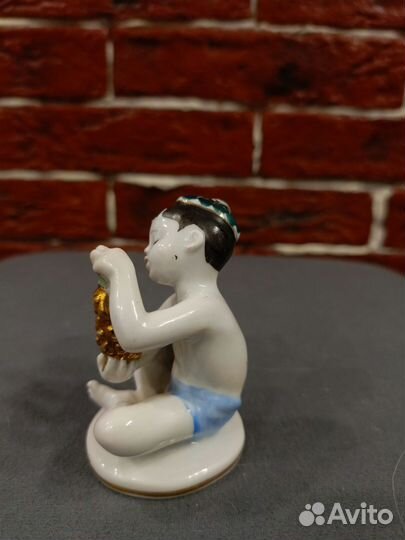 Фарфоровые статуэтки (узбек с виноградом, лфз)
