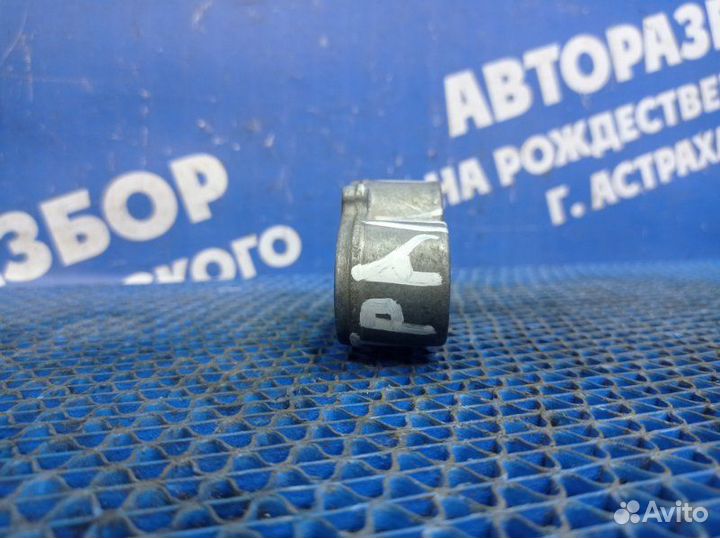 Кронштейн опоры двигателя Opel Astra H купе 2005