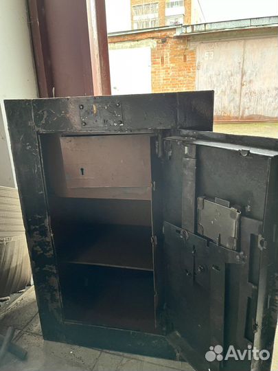 Сейф металлический